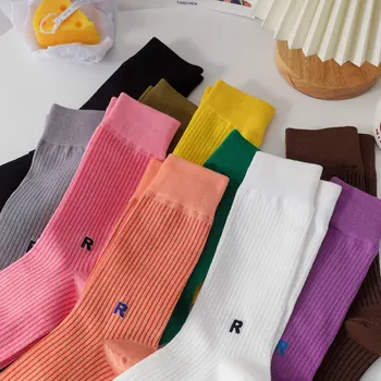 10 Farieb kórejský Módne bavlna Farbou R Písmeno Candy ponožky ženy bavlna Farba Voľné Vertikálny Vzor Dlhé dámske Ponožky