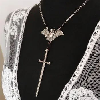 Gotický Bat Meč Náhrdelník Čarodejnice šperky Meč black Crystal prívesok dlho novinka módne ženy, mužov darček klasická nové 2020